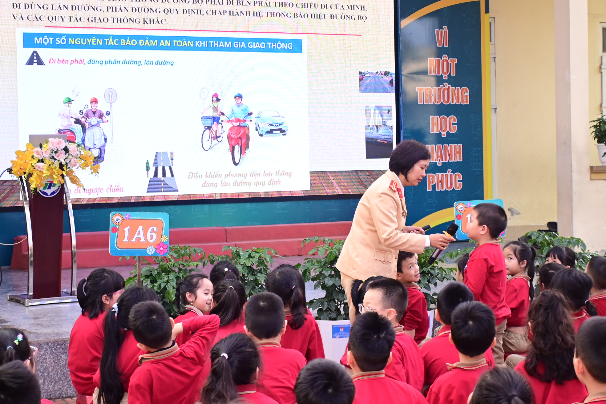 Đội CSGT số 3 (Phòng Cảnh sát giao thông): Tuyên truyền an toàn giao thông tại Trường tiểu học Nguyễn Tri Phương